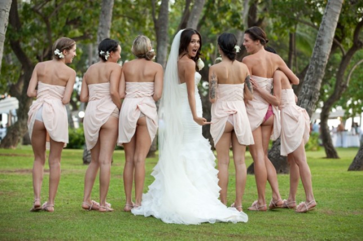 S-au făcut de râs sau nu? Cele mai ciudate fotografii de nuntă din toate timpurile