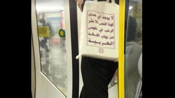 A văzut un text în arabă pe sacoșa unui călător, în metrou. Puțin mai târziu? Surpriză majoră