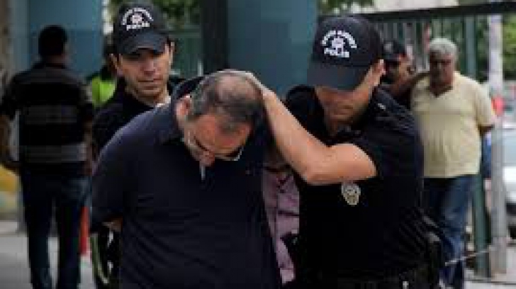 Prigoana lui Erdogan continuă. Mandate de arestare împotriva a 84 de profesori 