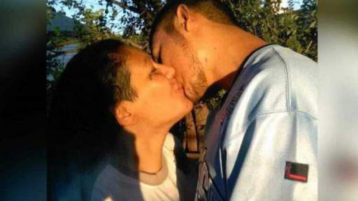 Şi-a abandonat fiul la 16 ani şi l-a întâlnit apoi pe Facebook. Ce a urmat: Ne-am sărutat şi...