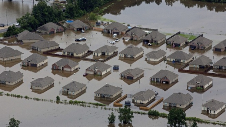 Inundaţii catastrofale în Louisiana: 20.000 de persoane, blocate de ape, 5 morţi
