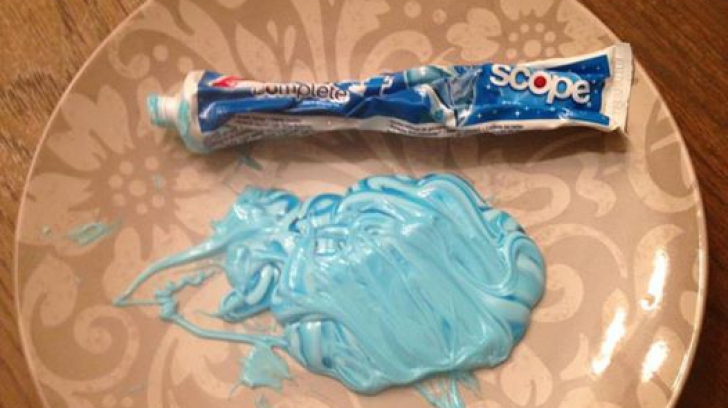 A turnat pastă de dinţi pe o farfurie pentru a-i da o lecţie fiicei sale. Totul a devenit viral!