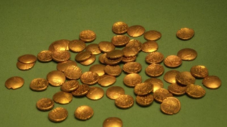 30 de kilograme de monede de aur din România, urmărite prin Interpol 