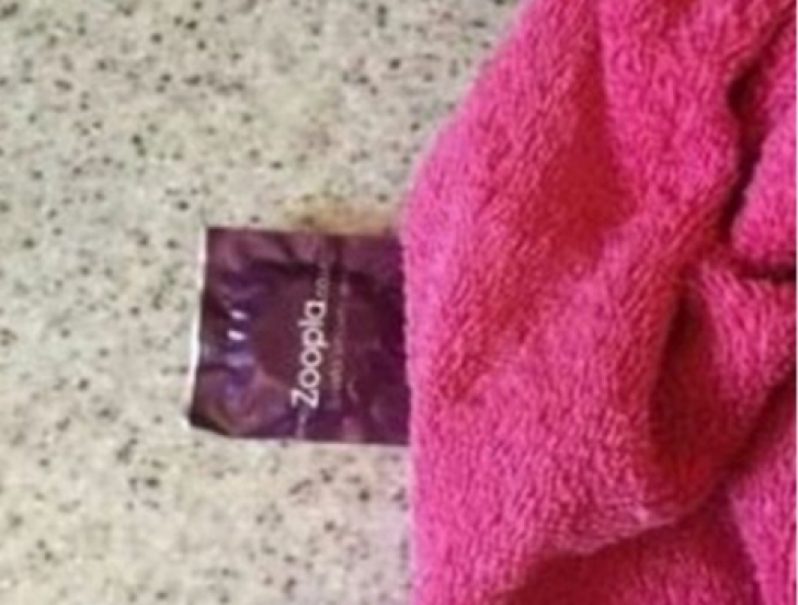 O mamă a găsit un prezervativ în camera fiicei ei de 13 ani. A trăit un șoc! Ce era, de fapt