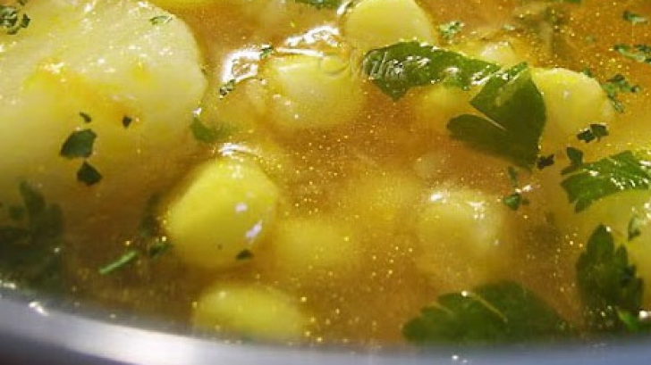 Cea mai bună mâncare de vară: supa cu porumb. Gustul ei e delicios!