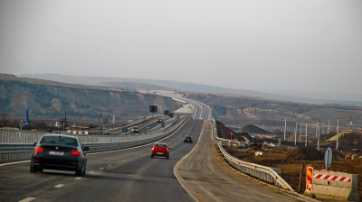 Teribilism pe autostradă! Un şofer a fost depistat conducând cu 255 km/h 