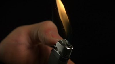 Tragicomedie! Motivul ciudat pentru care un şofer a aprins bricheta lângă o pompă de benzină