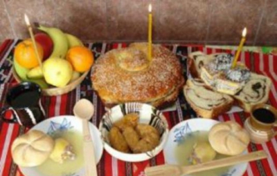 Două femei au bătut la uşa ei, îmbrăcate în negru şi cu ceva de pomană. Este şocant ce a urmat!