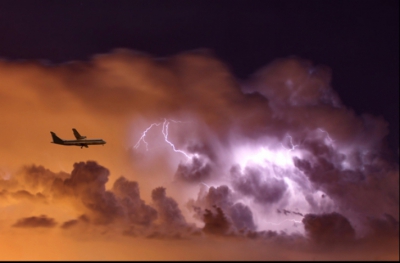 Imagini fabuloase! Cum se vede o furtună de la 11.000 de metri altitudine
