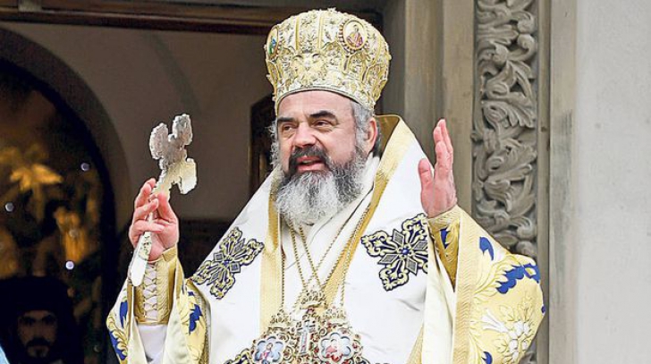 Patriarhul Daniel oficiază prima slujbă la Catedrala Mântuirii Neamului