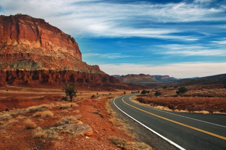 Top 10 cele mai spectaculoase și periculoase drumuri din lume