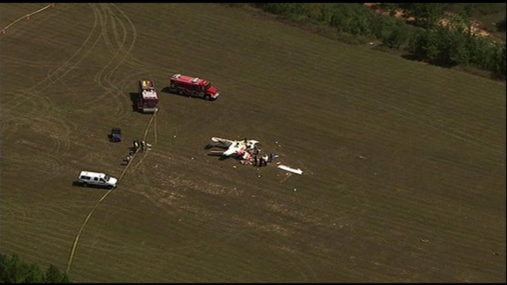 Două avioane ușoare s-au ciocnit în aer: trei persoane au murit pe loc