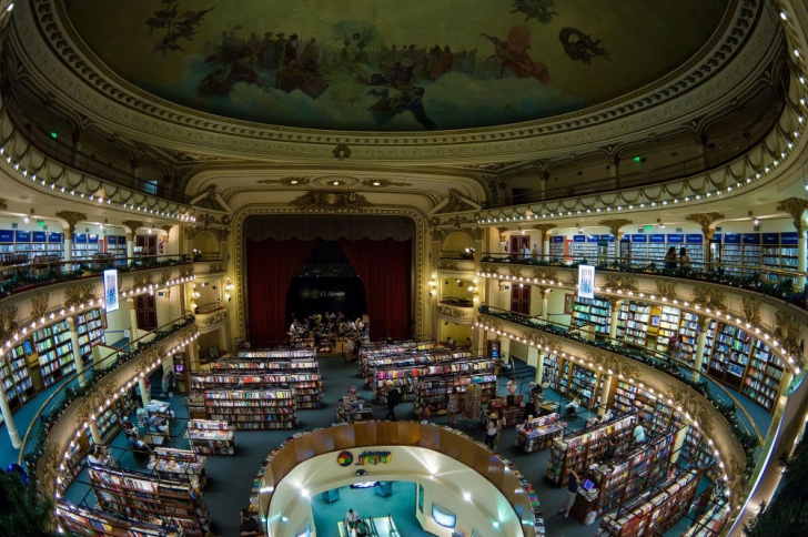 Acest teatru vechi de 100 de ani a fost transformat într-o librărie UNICĂ în lume! Imagini uimitoare