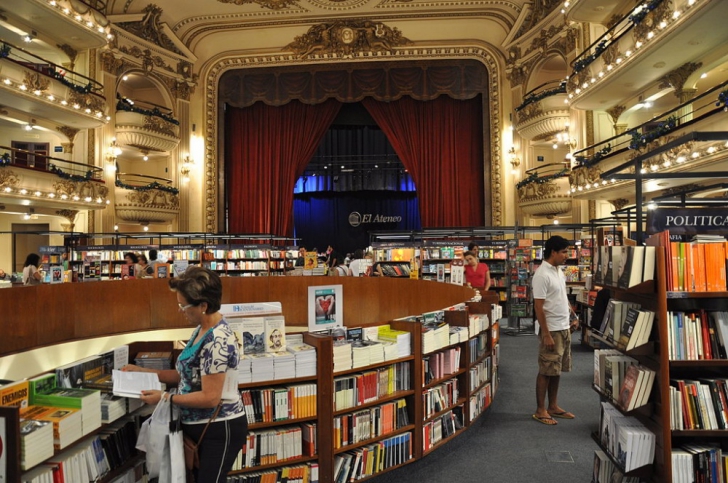 Acest teatru vechi de 100 de ani a fost transformat într-o librărie UNICĂ în lume! Imagini uimitoare