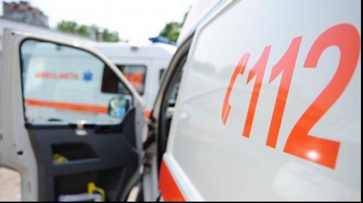Accident spectaculos în București: O mașină s-a răsturnat, 3 răniți! Centrul Capitalei, blocat