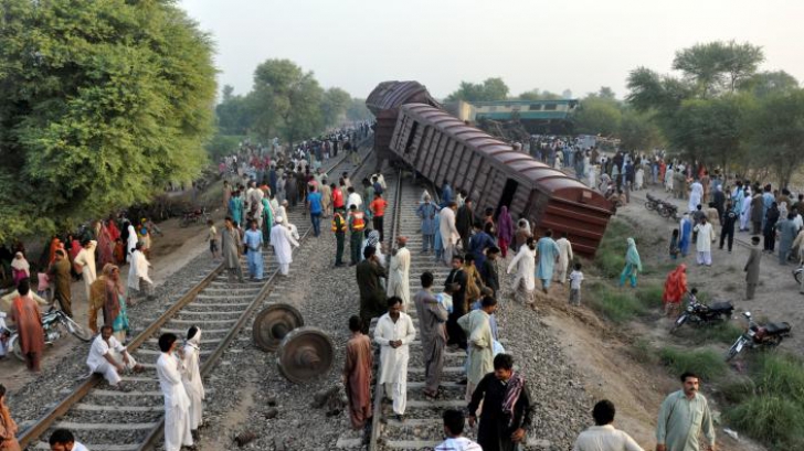  Accident grav de tren în Pakistan. 6 morţi şi 150 de răniţi