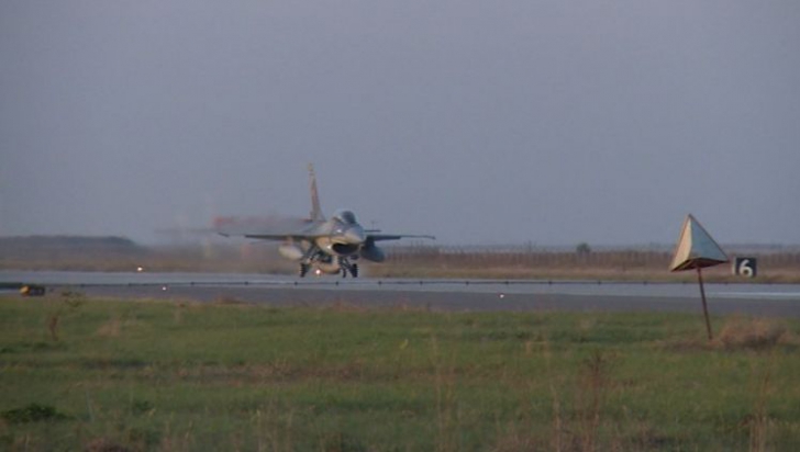Aterizarea avioanelor F-16 românești la Fetești. Imagini spectaculoase