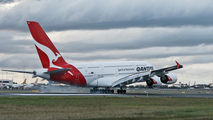 Pasagerii dintr-un avion, evacuaţi de urgenţă! Cabina s-a umplut de fum