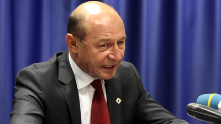 Băsescu după demisia lui Oprea: Iohannis utilizează excesiv strada pentru a-şi atinge obiectivele