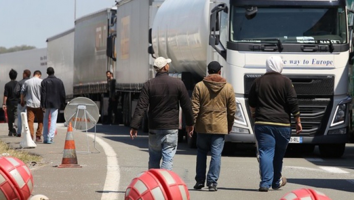 Camioane franceze au blocat traficul spre Calais și au cerut închiderea taberei de imigranți / Foto: Arhiva