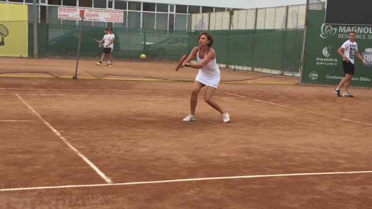 Carmen Iohannis a jucat tenis cu mai mulţi copii 