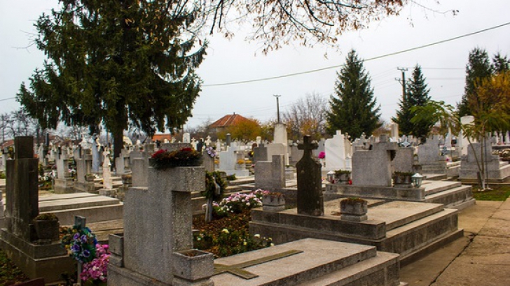 Sinucidere şocantă într-un cimitir din Timişoara: s-a spânzurat lângă mormântul soţiei