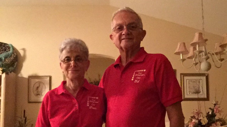 Un cuplu căsătorit de 52 de ani poartă haine identice în fiecare zi. Motivul FABULOS!