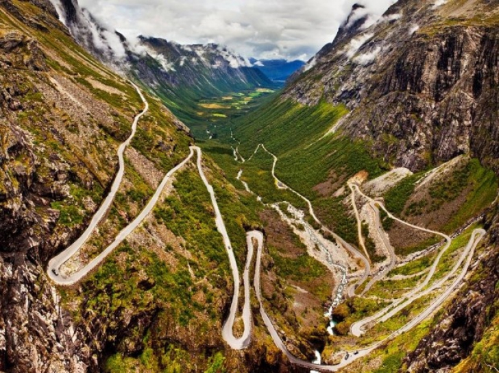 Top 10 cele mai spectaculoase și periculoase drumuri din lume