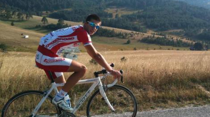 Tragedie în lumea sportului! Un ciclist a murit în timpul unei curse. Spectatorii, în stare de şoc 