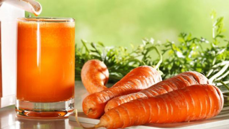 Slăbește cu suc de morcovi și portocale