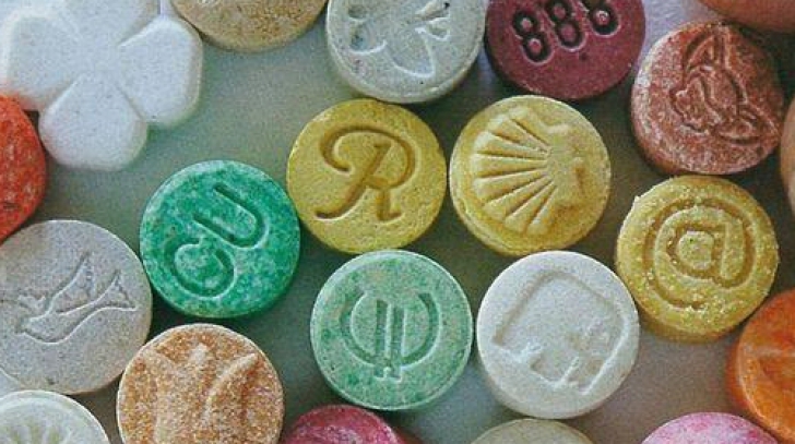 Traficant de droguri, prins la Piatra Neamț cu peste 800 de tablete ecstasy 