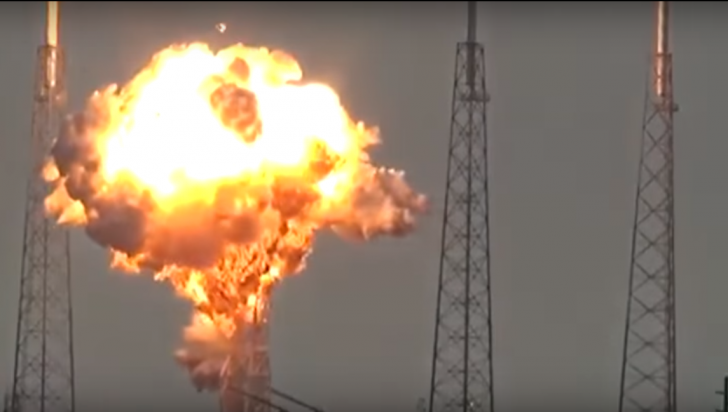 Imagini dramatice cu momentul exploziei rachetei care transporta primul satelit Facebook pe orbită