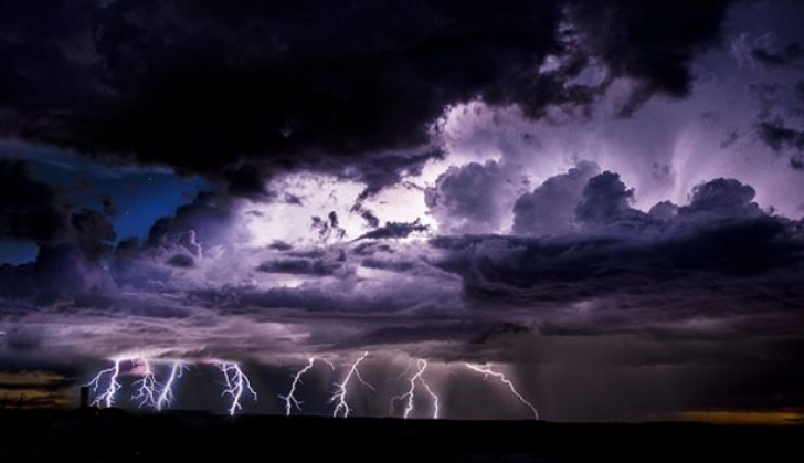 Imagini apocaliptice cu furtuni. Vine sfârşitul lumii?