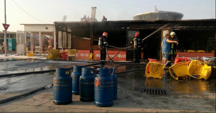 Incendiu în incinta Târgului Vitan, din Capitală(GALERIE FOTO)