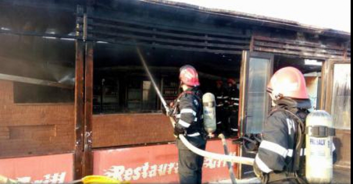 Incendiu în incinta Târgului Vitan, din Capitală(GALERIE FOTO)