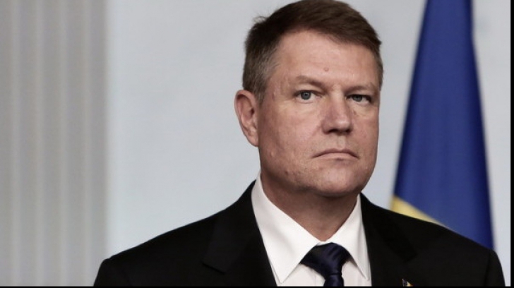 Preşedintele Iohannis, din nou pe munte, alături de un grup de tineri. Cum s-a pozat de data aceasta