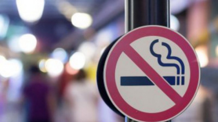 Aurelia Cristea modifică iar legea antifumat: nu se fumează în maşina personală dacă sunt copii