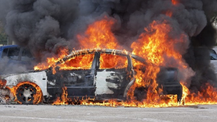 Maşina unui politician, incendiată! "Aceasta este situaţia în care am ajuns"