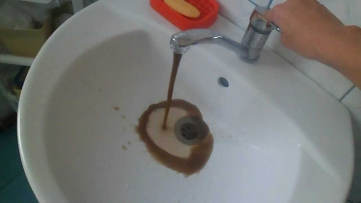 Apă murdară la robinet
