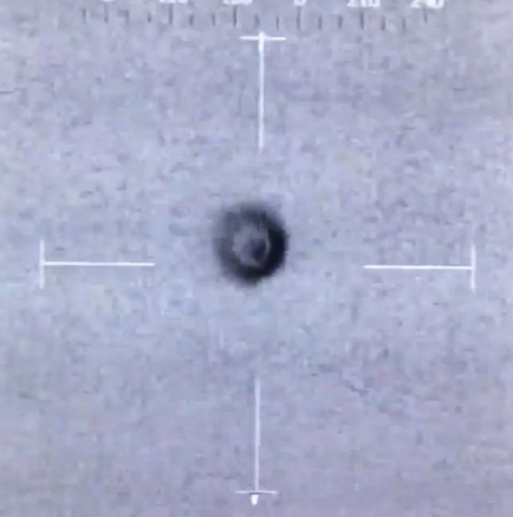 Obiect rotund neobișnuit care emana căldură, filmat și fotografiat de polițiști pe cer. Cum arată