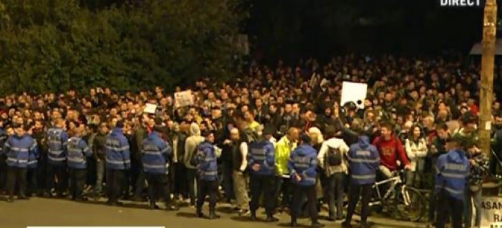 Cazul OPREA. PROTESTE contra votului din Senat: mii de oameni, în stradă - "Dreptate lui Bogdan!"