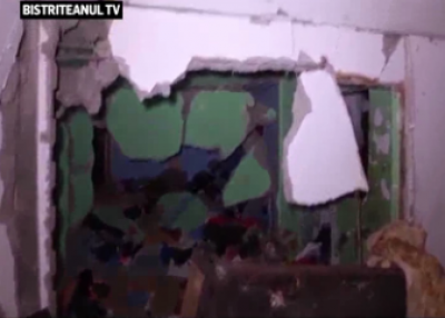 EXPLOZIE într-un bloc din Bistrița. Nouă persoane au fost rănite. 100 de persoane evacuate