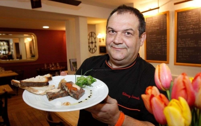 Un celebru bucătar, GĂSIT MORT. Era unul dintre cei mai apreciaţi chefi