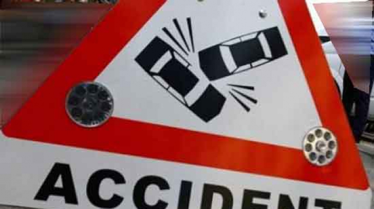 Accident grav în Suceava: o femeie şi copilul ei, răniți, cinci mașini au fost avariate