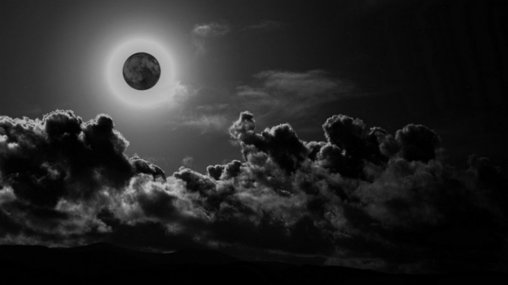 Luna Neagră, fenomenul care a speriat lumea întreagă! Cum ne influenţează destinele? 