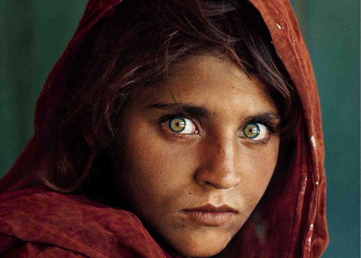 "Fata afgană", întorsătură şocantă de situaţie: arestată în Pakistan, riscă 14 ani de închisoare