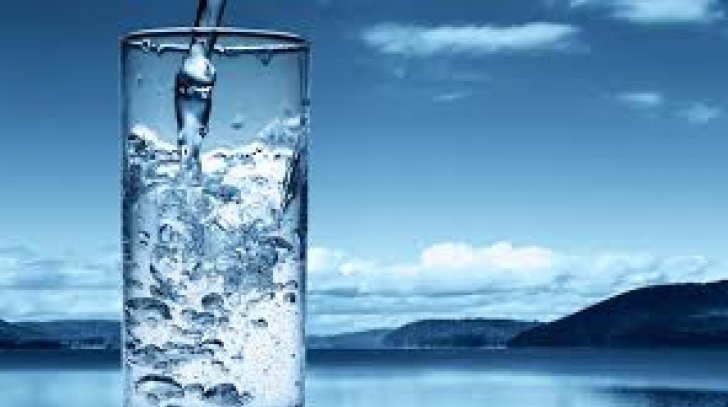 Medicii avertizează! Ce se întâmplă cu corpul tău dacă nu bei destulă apă