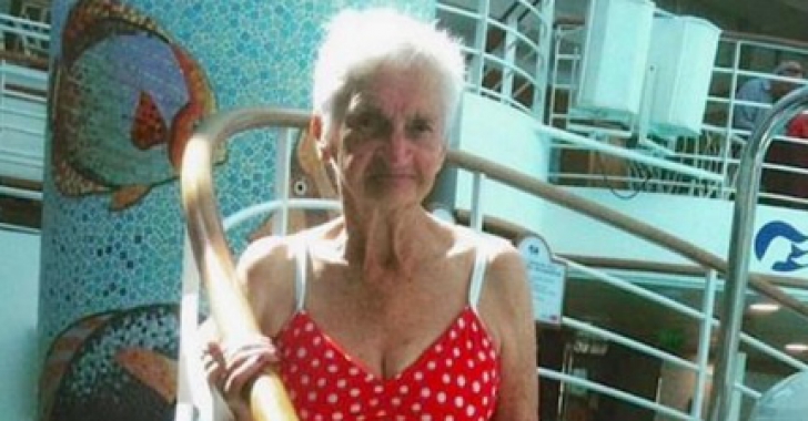 Această bunică de 90 de ani a stat la poză. Când au văzut costumul de baie... au luat foc!