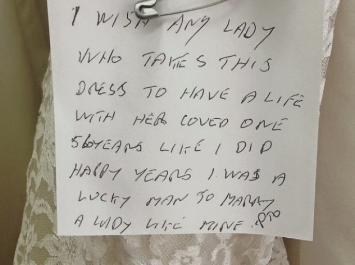 A donat rochia de mireasă a soţiei sale, alături de un bilet emoţionant! Trebuie să îl citeşti!