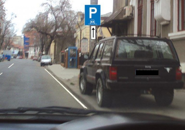 Test auto. Autoturismul din imagine este parcat regulamentar?